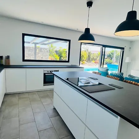 Apartment Casa Carica With Heated Pool In