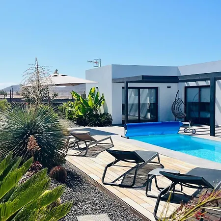 Apartment Casa Carica With Heated Pool In Lajares