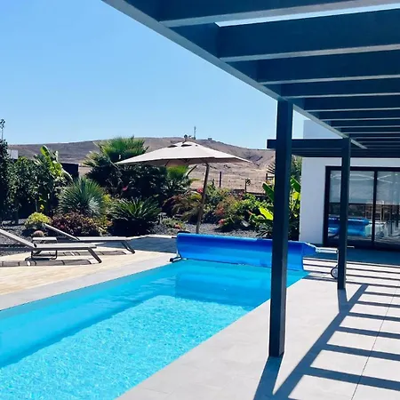 Apartment Casa Carica With Heated Pool In Lajares